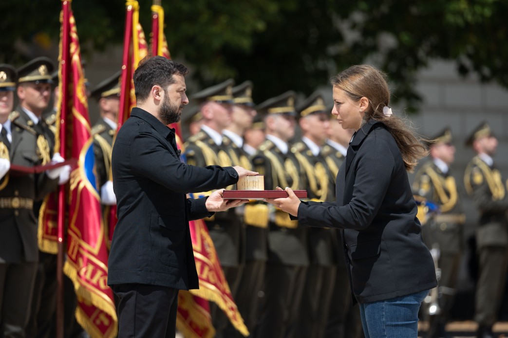 У День Конституції Володимир Зеленський відзначив видатних українців державними нагородами фото 3