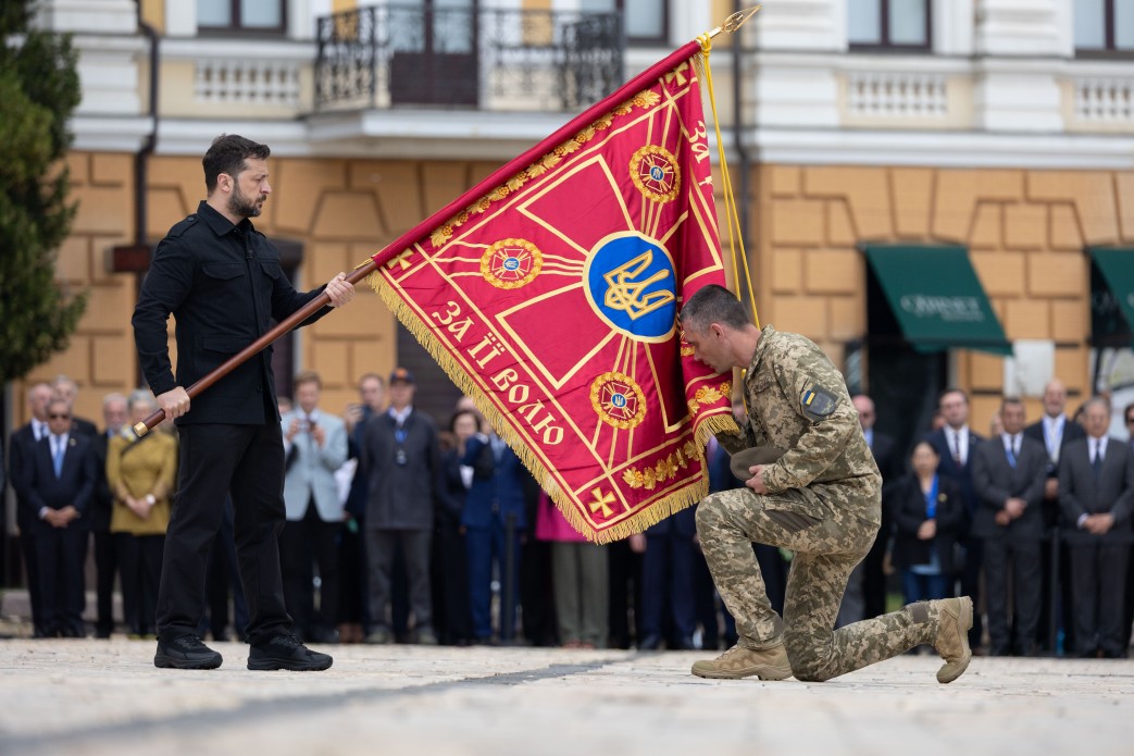 У День Конституції Володимир Зеленський відзначив видатних українців державними нагородами фото 6