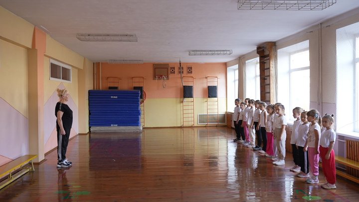 Урок фізкультури у першому класі ліцею №32 у Вінниці