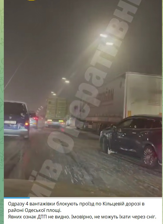 Київ засипає снігом. На дороги виїхала спецтехніка фото 2