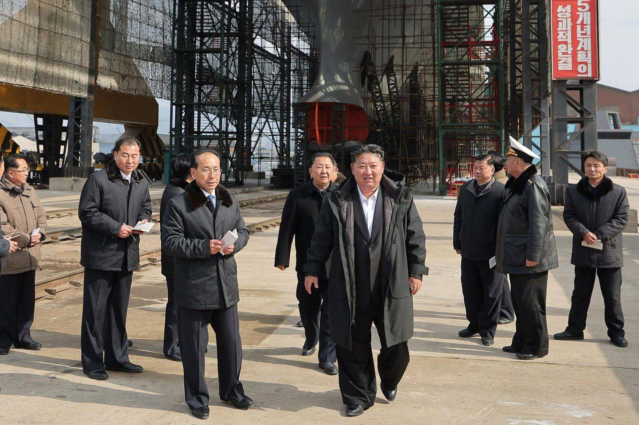 Північна Корея похвалилися будівництвом атомного підводного човна фото 1