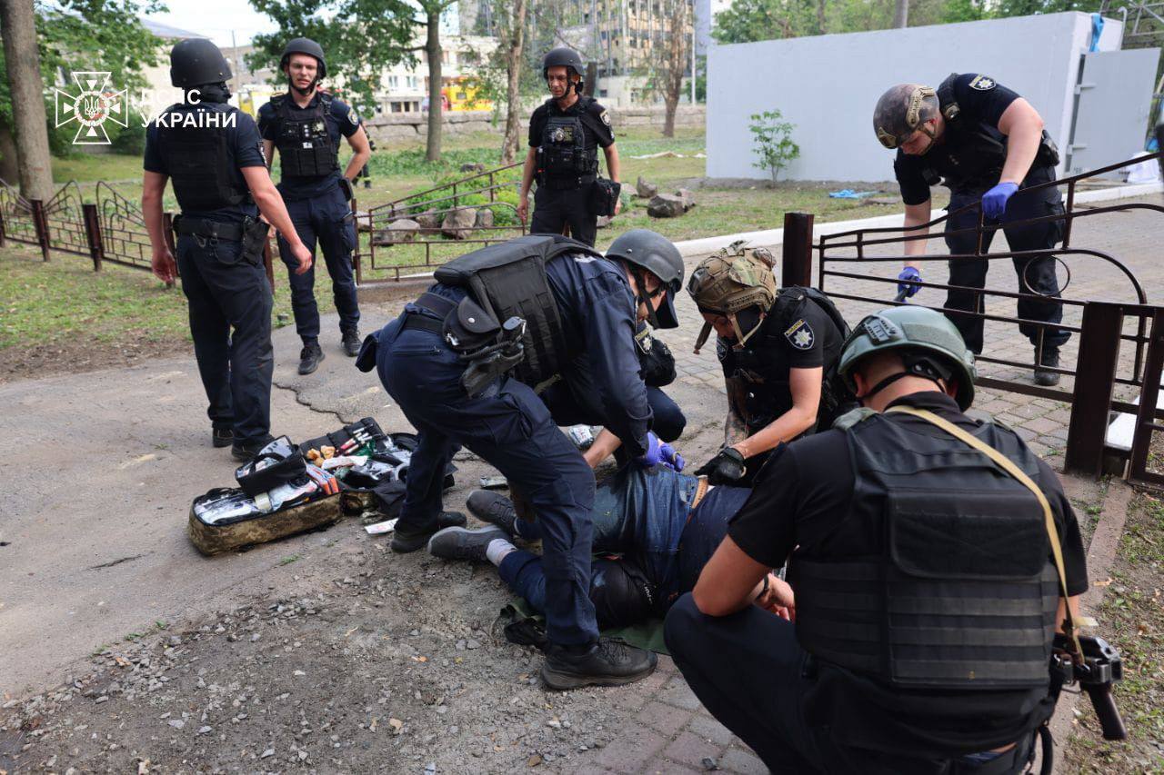 У Харкові після російської атаки – понад 40 поранених. Загинула очільниця дитячої залізниці фото 1