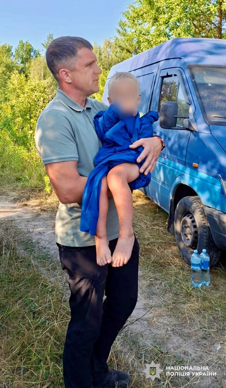 На Житомирщині 240 людей усю ніч шукали в лісі дворічного малюка: чим усе закінчилося фото 1