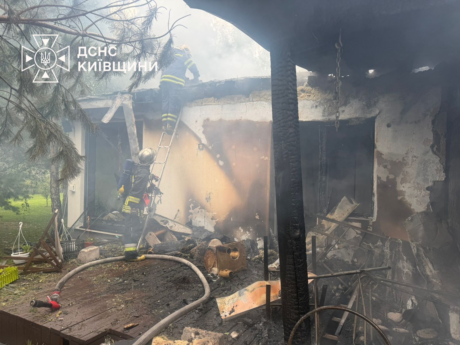 Російські «Шахеди» б’ють по приватних будинках під Києвом фото 1