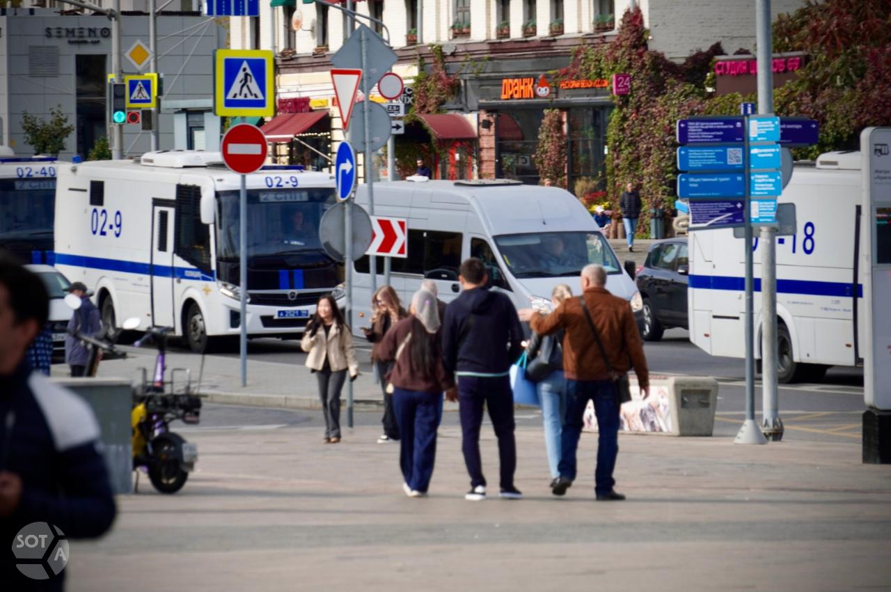 Учасники мітингу комуністів у Москві скандували «Геть царя», їх затримали силовики фото 2