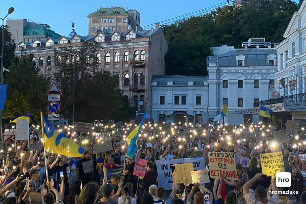 Місяць протестів. Кияни продовжують вимагати повернення Федорова у Міноборони фото 1
