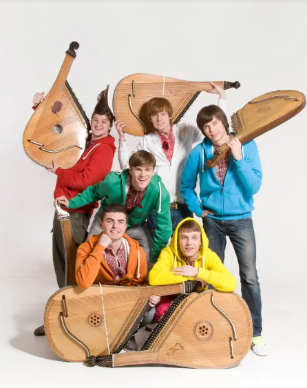 Музикант зі «Шпилястих кобзарів» Вікарчук захищає Україну від російських варварів фото 1