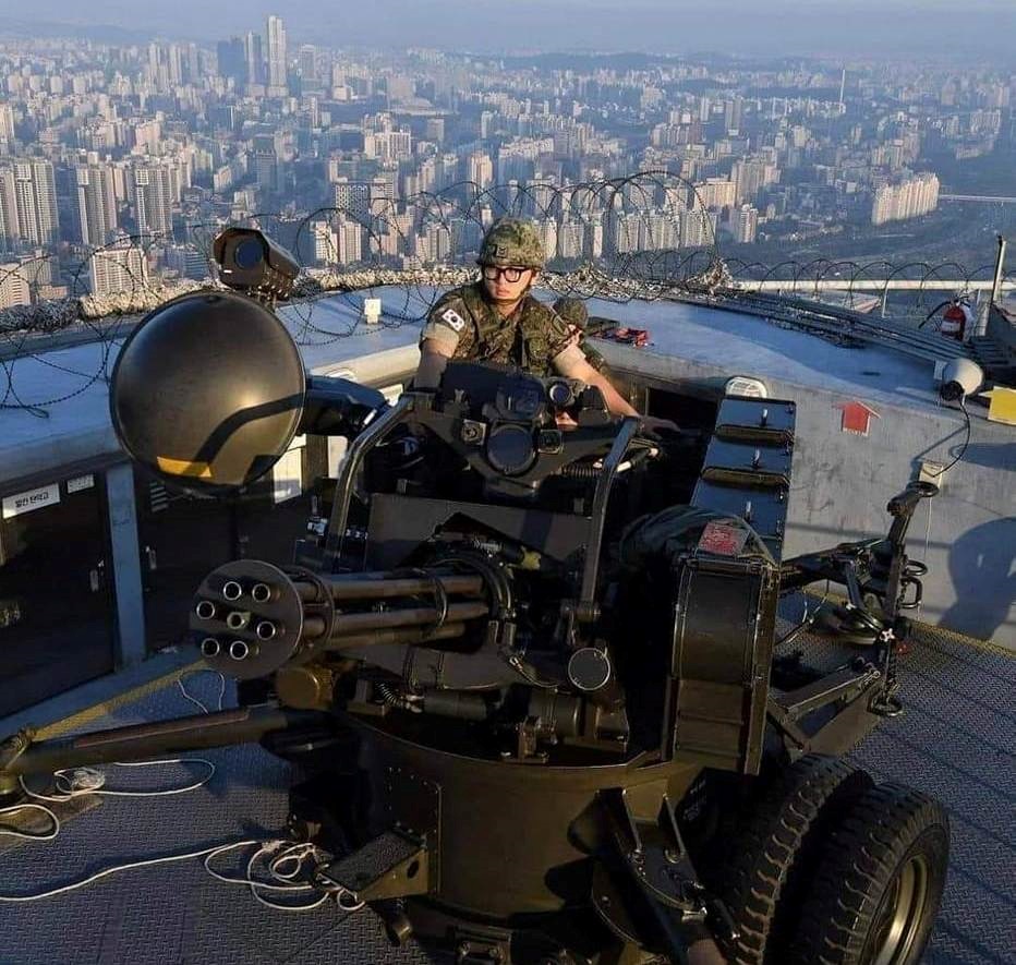Американська зенітна установка М167 Vulcan, встановлена на хмарочосах у Південній Кореї – практично ідеальний захист від дронів та крилатих ракет