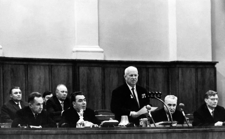 Микита Хрущов виступає на пленумі ЦК КПРС у жовтні 1964 року