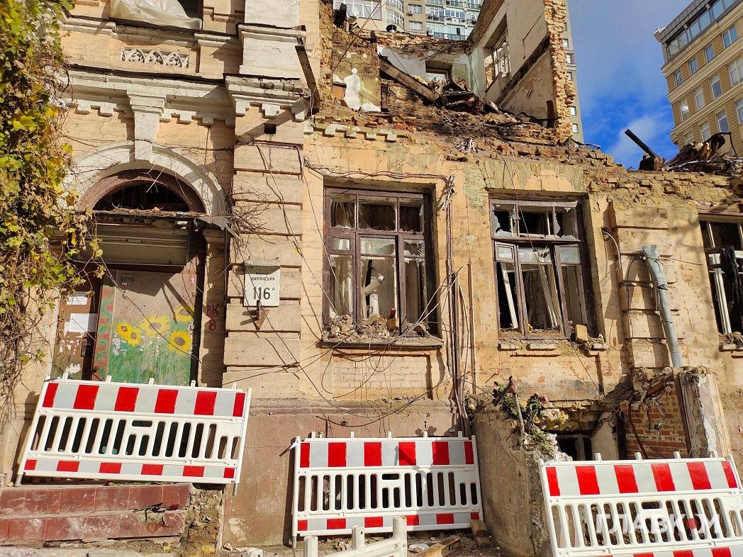 «Батько прикрив маму». Під уламками київського будинку, в який влучив дрон, загинули батьки військового фото 2