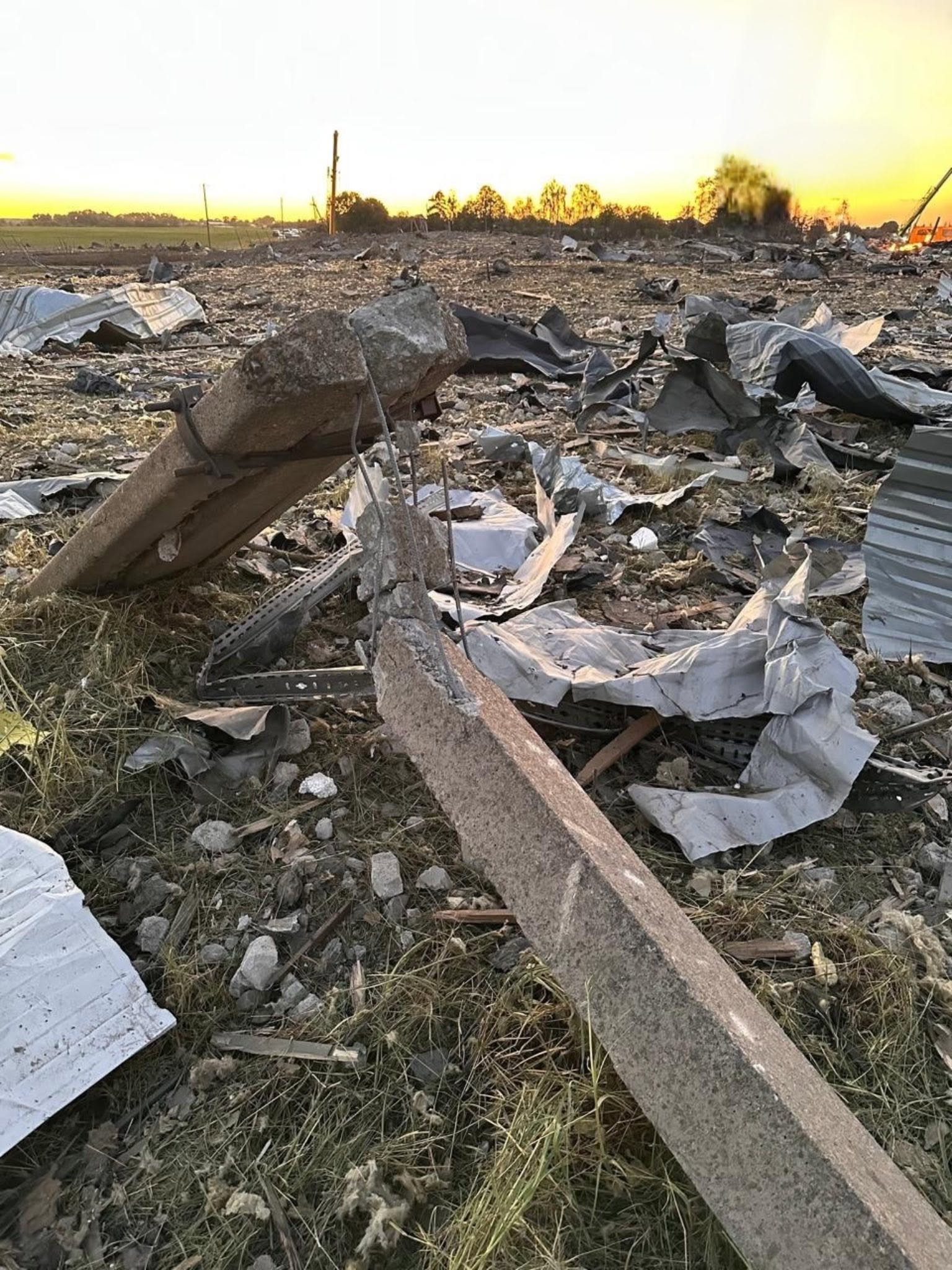 Вибух на Житомирщині: без електроенергії залишились 735 помешкань (фото) фото 2