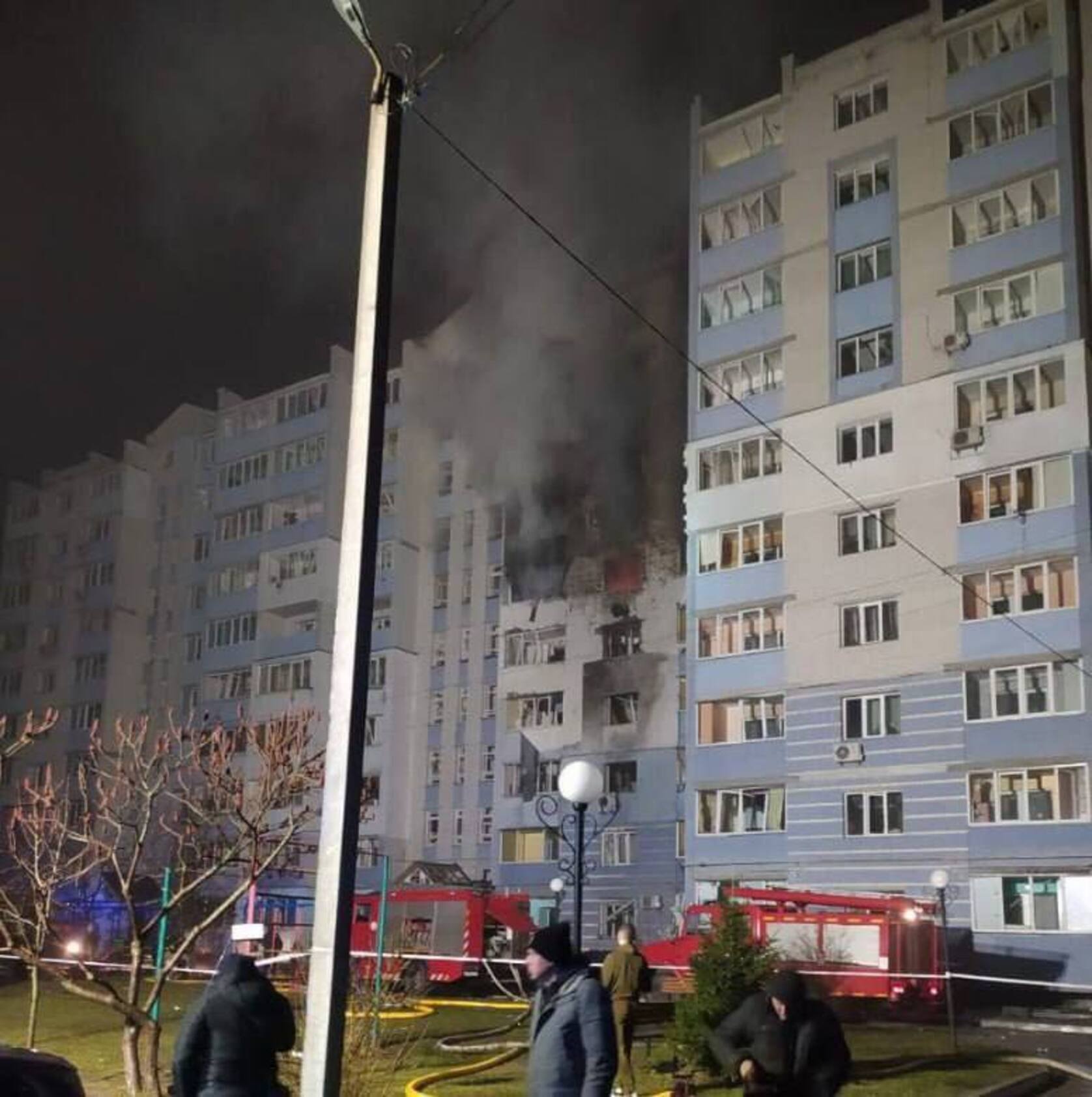 Атака дронів на Київщину: спалахнула десятиповерхівка, є загиблі (фото) фото 1