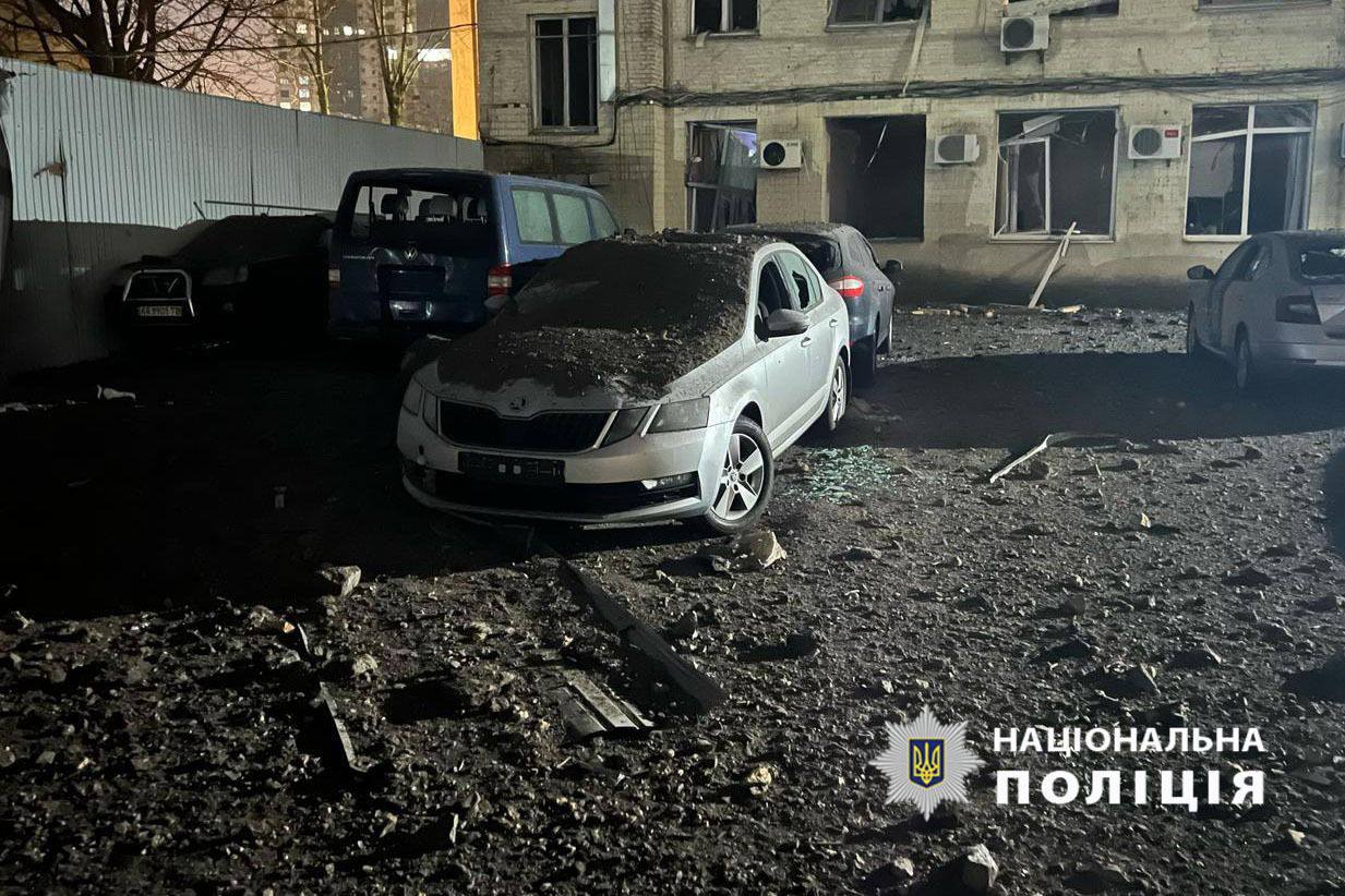 Ракетна атака на столицю: з’явилися фото наслідків фото 2