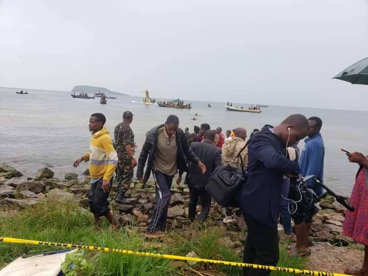 У Танзанії пасажирський літак впав в озеро: на борту було пів сотні людей (фото, відео) фото 2