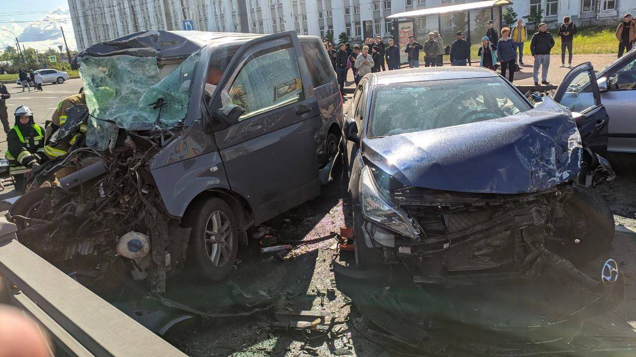 En Russie, 13 voitures sont entrées en collision d'un coup : de nombreux blessés (photo, ) photo 2