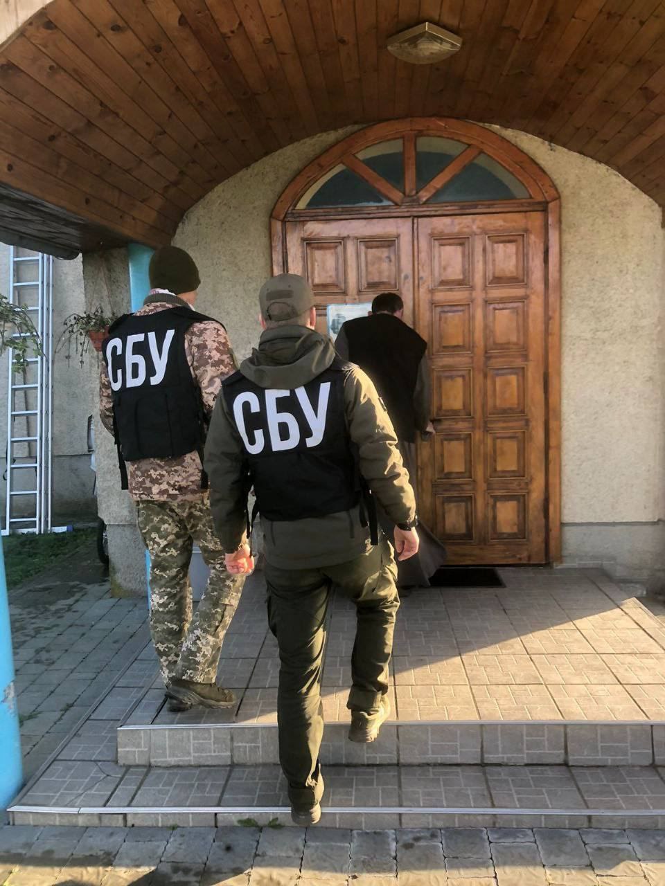 У храмах УПЦ МП на Закарпатті проходять обшуки (фото) - Главком