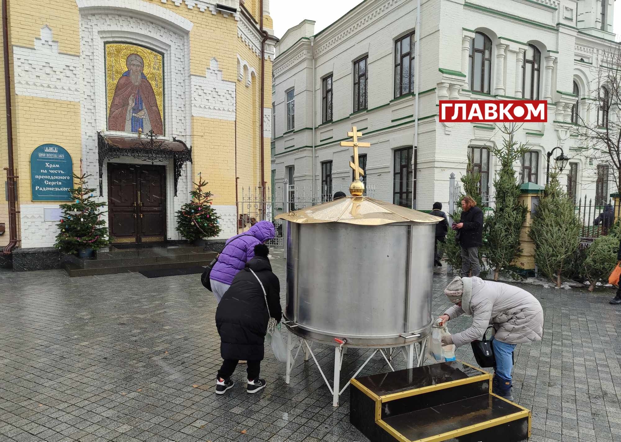 Московська церква знову господарює у Лаврі (фото, відео) фото 1