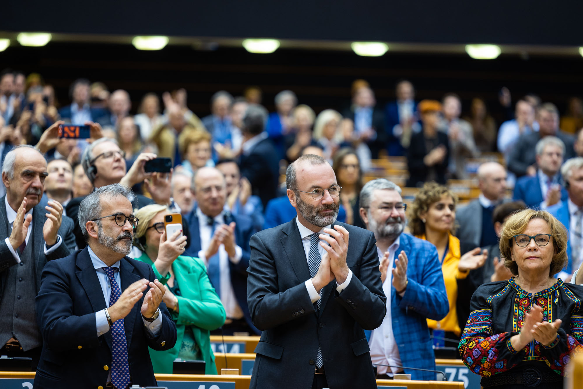 Une députée lituanienne est venue au Parlement européen en robe brodée (photo) photo 2