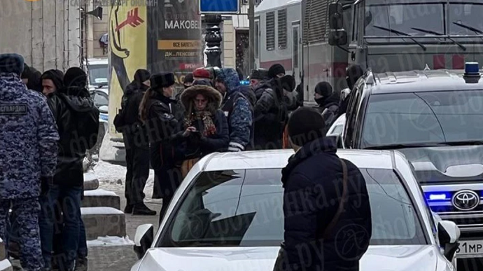 À Saint-Pétersbourg, un inconnu a tiré sur un policier anti-émeute photo 1