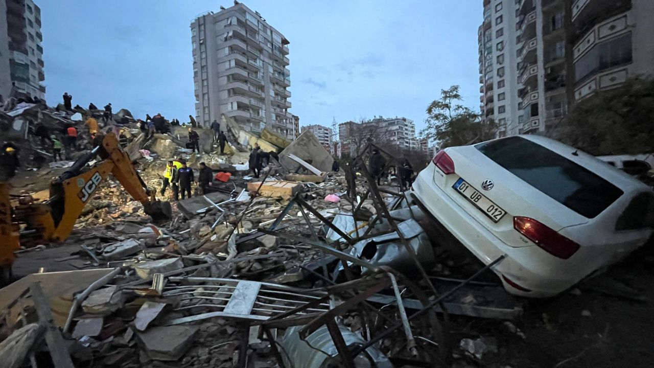 Le tremblement de terre en Turquie a fait plus de 300 morts.  Coups effrayants de la photo 2