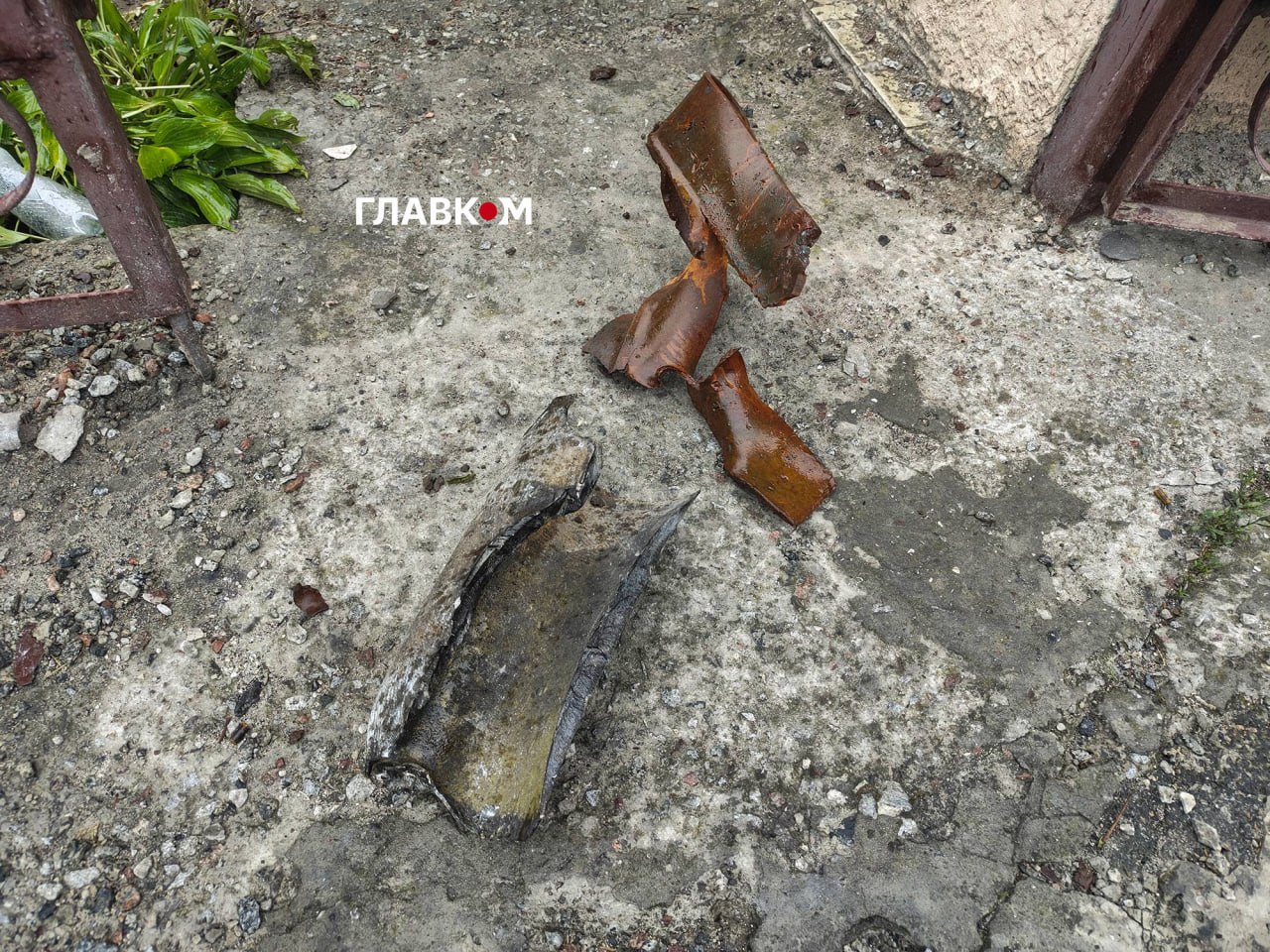 Знахідки у дворі вишнівчан після детонації