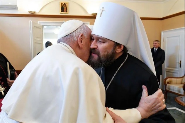 Папа Римський Франциск поцілував митрополита іларіона в Угорщині