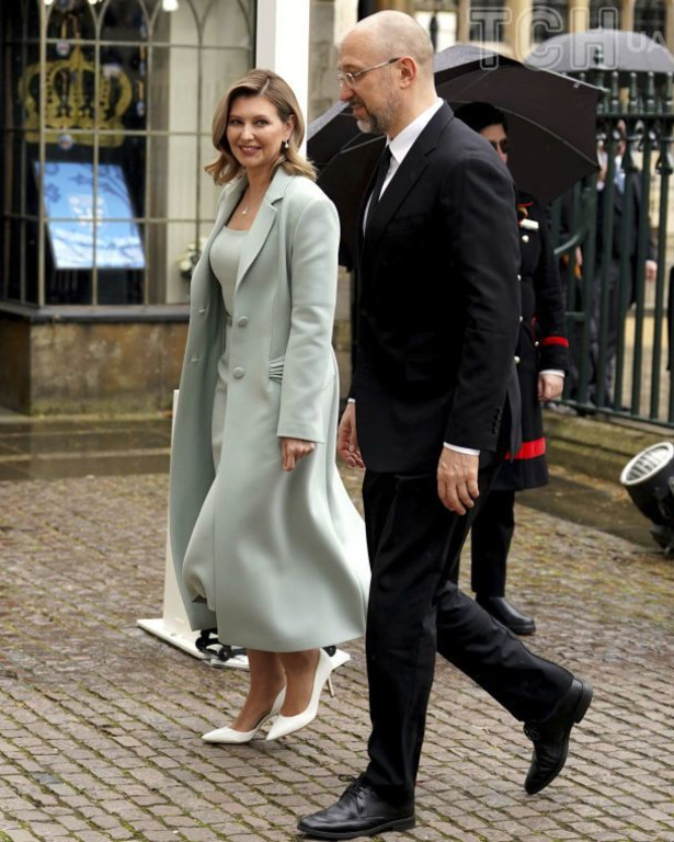 Олена Зеленська в елегантному вбранні і на шпильках відвідала коронацію Чарльза III: фото фото 1