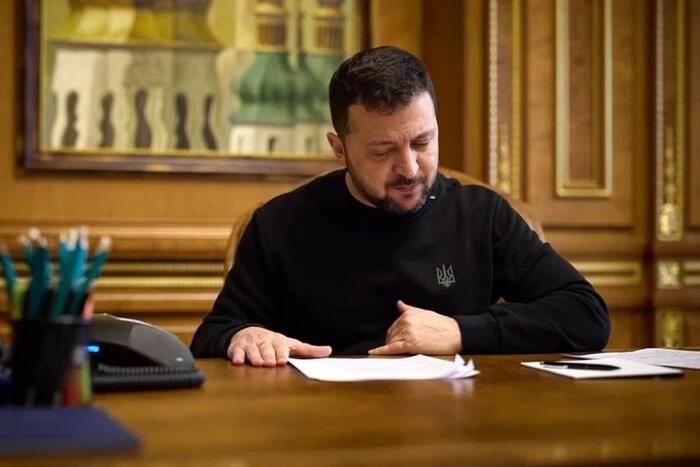 РФ атакувала Дніпропетровщину, Зеленський продовжив воєнний стан і мобілізацію. Головне за 30 квітня 2026