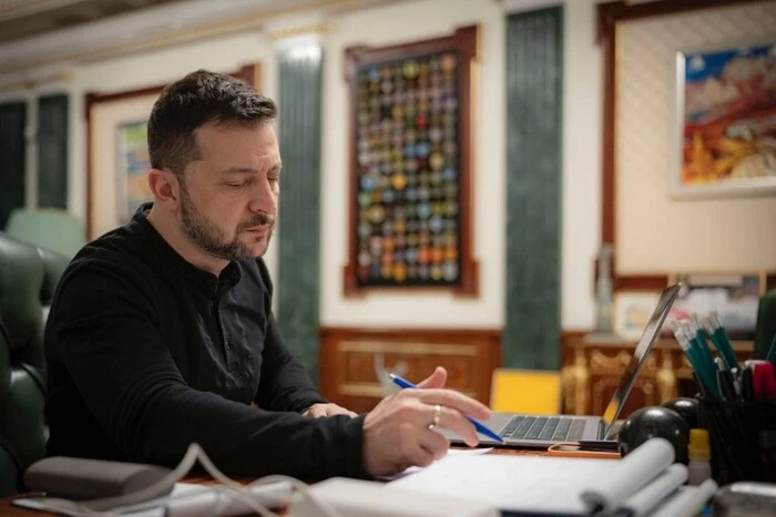 Іран розблокував Ормузьку протоку, Зеленський увів нові санкції проти РФ. Головне за 17 квітня 2026