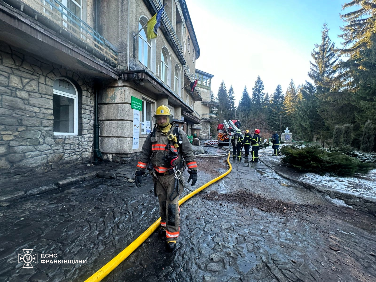 Про пожежу в будівлі санаторію стало відомо близько восьмої ранку