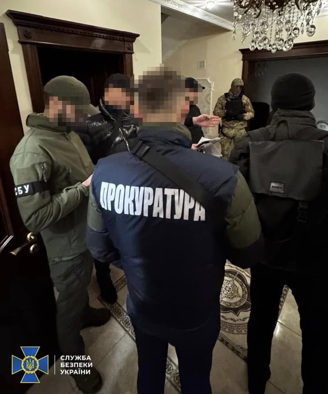 Трьом учасникам злочинної групи повідомили про підозру за несанкціоновані дії з інформацією в автоматизованих системах