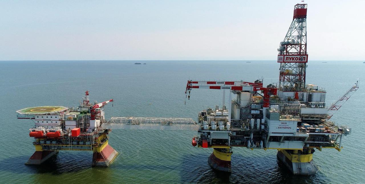 СБУ уразила третю нафтовидобувну платформу РФ у Каспійському морі фото 1