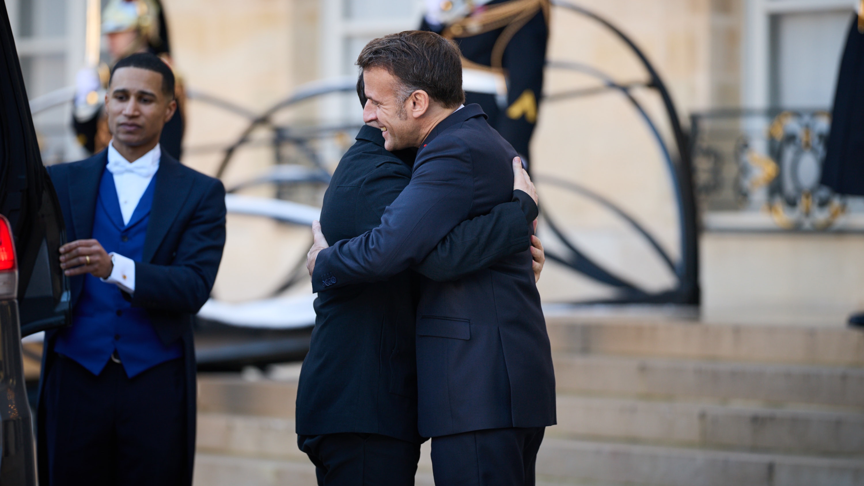 Володимир Зеленський та Емманюель Макрон зустрілися в Парижі