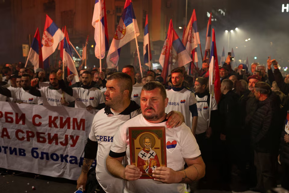 У Белграді понад 10 тис. людей вийшли на провладний мітинг фото 2