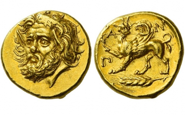 Монета містить зображення сатира з широко розплющеними очима на аверсі та зображення грифона, що тримає в дзьобі спис, на реверсі