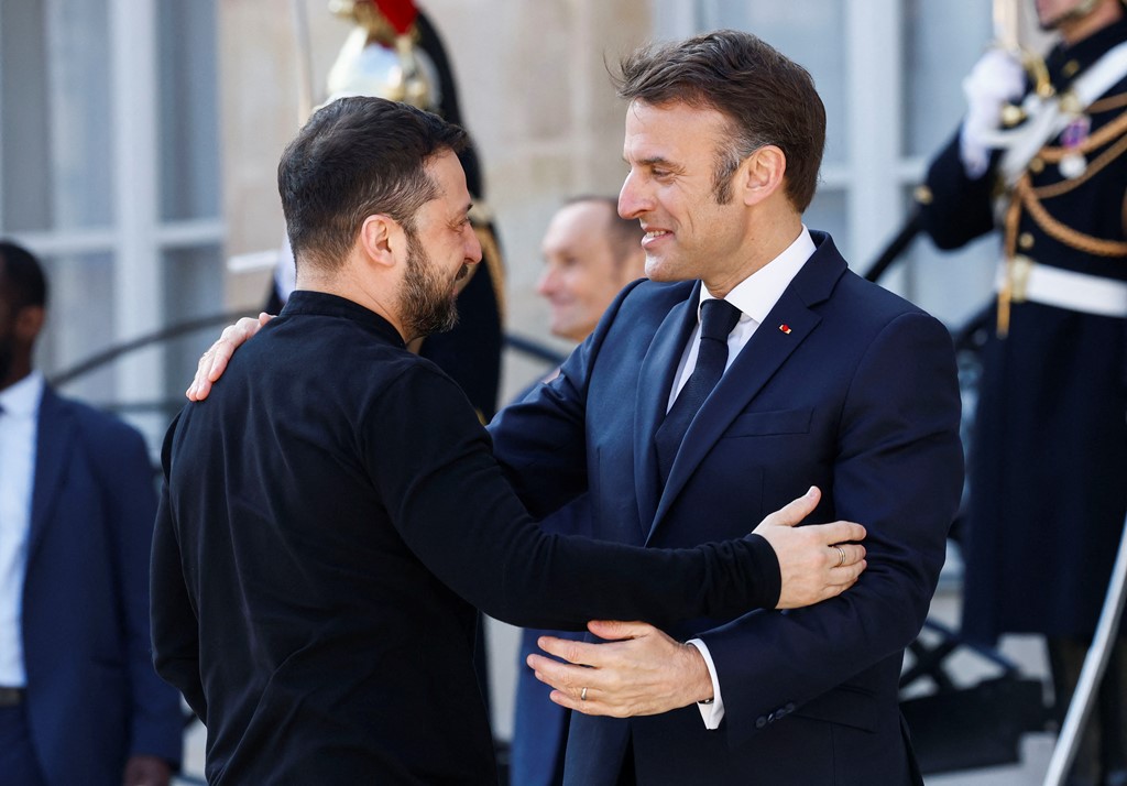 Зеленського зустрів президент Франції