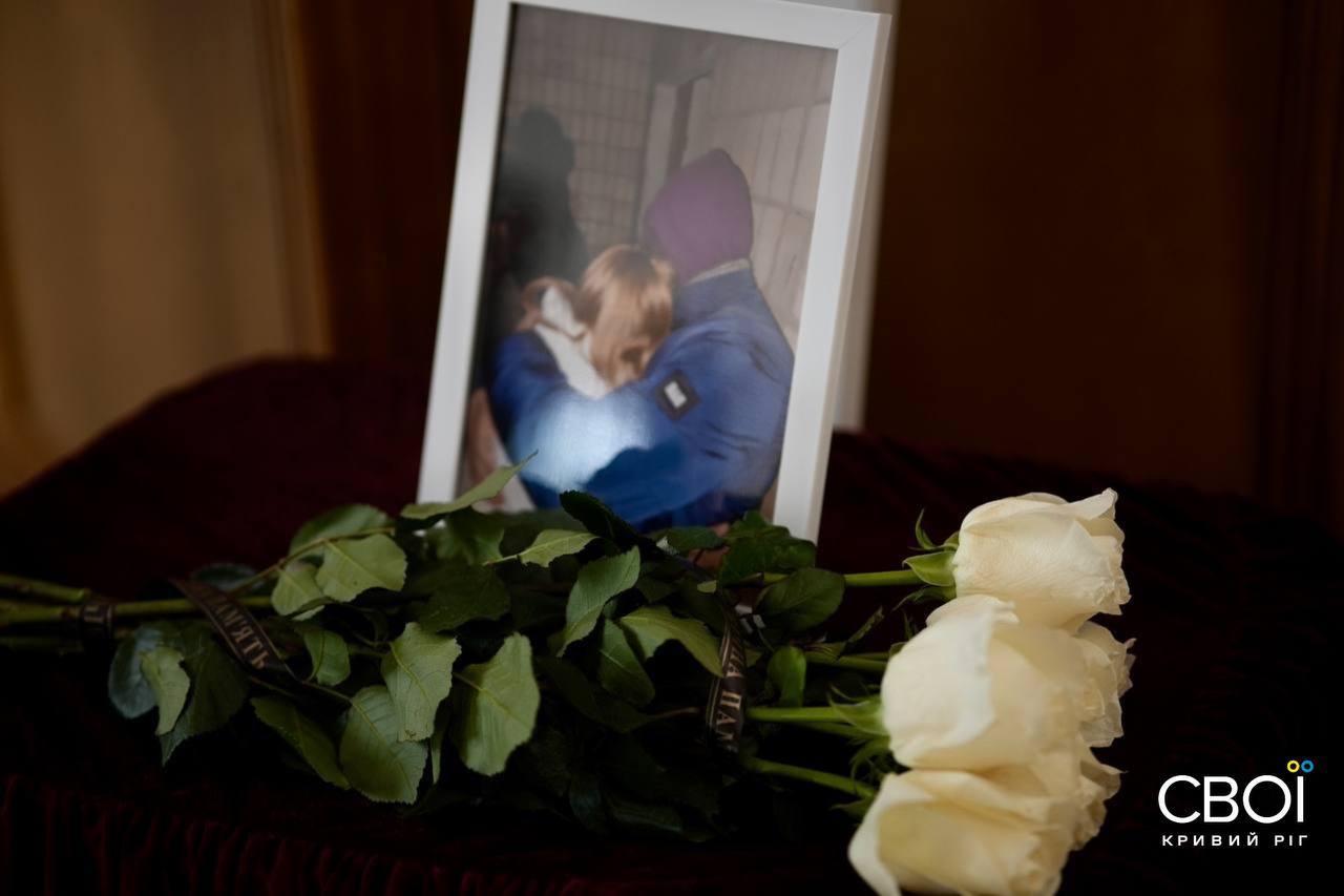 Кривий Ріг прощається з дітьми, яких вбила Росія: фоторепортаж фото 11
