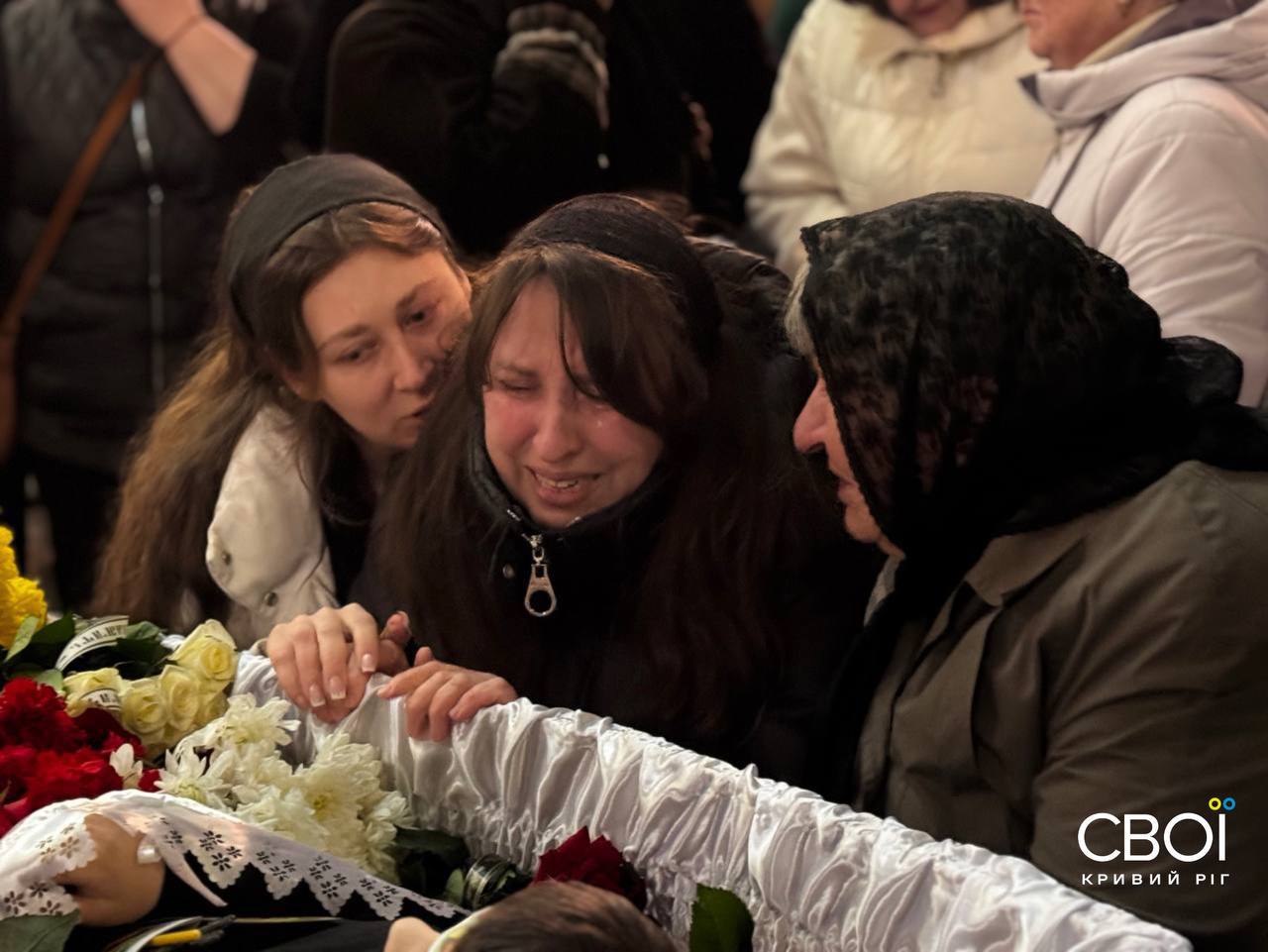 Кривий Ріг прощається з дітьми, яких вбила Росія: фоторепортаж фото 13