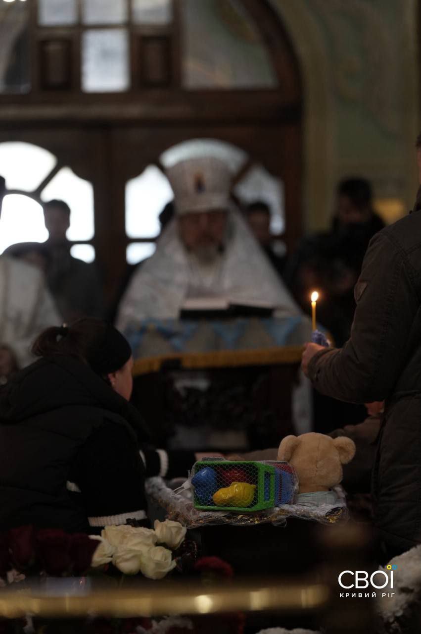 Кривий Ріг прощається з дітьми, яких вбила Росія: фоторепортаж фото 3