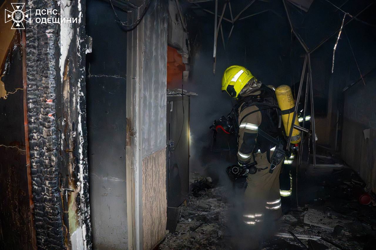 В Одесі дрони атакували лікарню, дитсадок та школу: є поранені фото 1