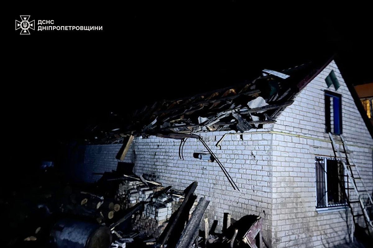 Окупанти здійснили масовану атаку на Дніпропетровщину: є поранені фото 2