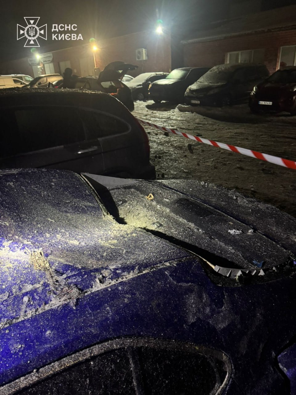 У Голосіївському районі Києва безпілотник пошкодив багатоповерхівку фото 2