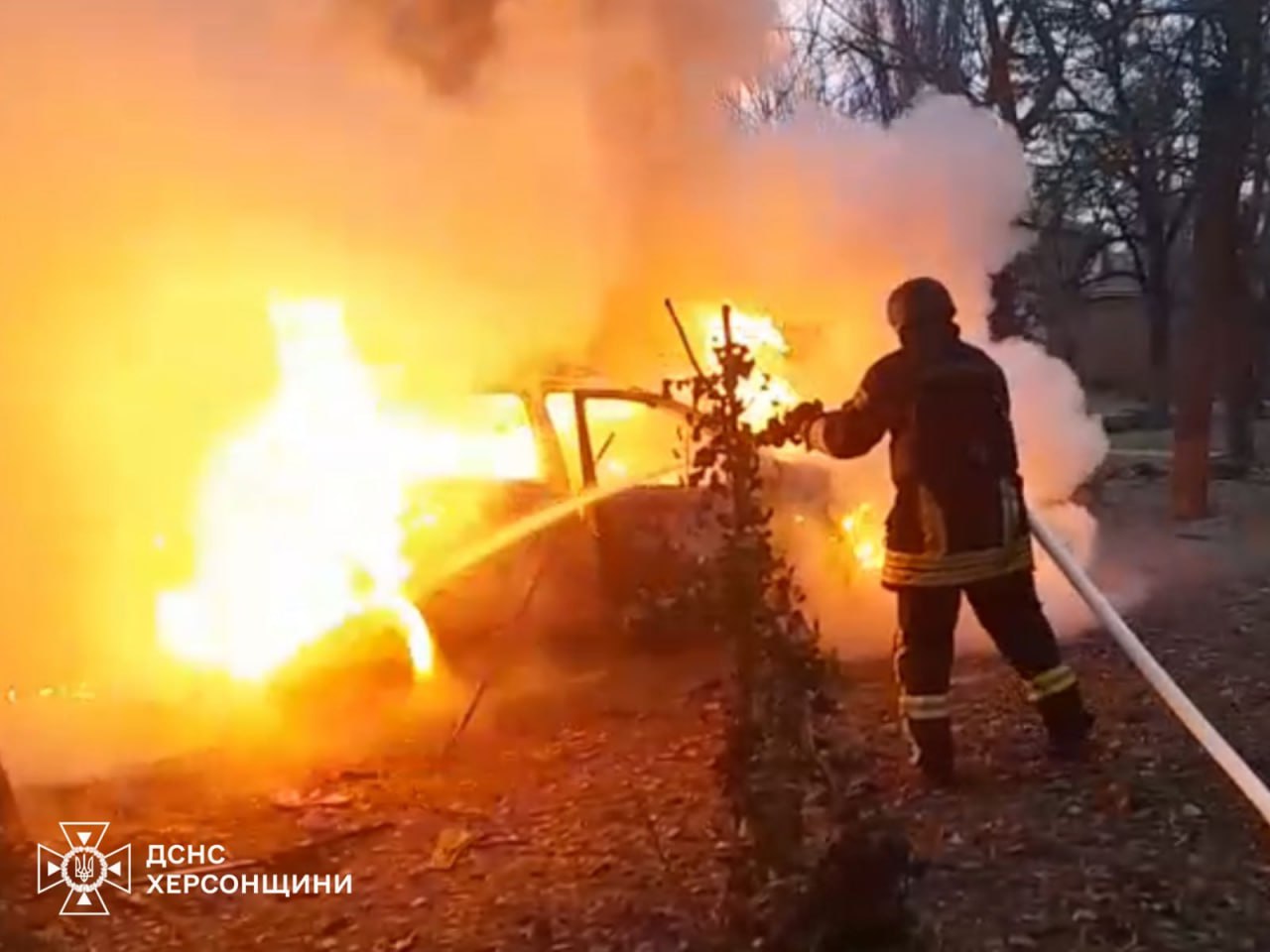 Херсон: росіяни атакували рятувальників під час ліквідації наслідків обстрілу фото 1