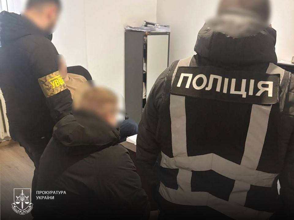 Використовували паспорти померлих. На Львівщині викрито схему втечі чоловіків з України фото 2