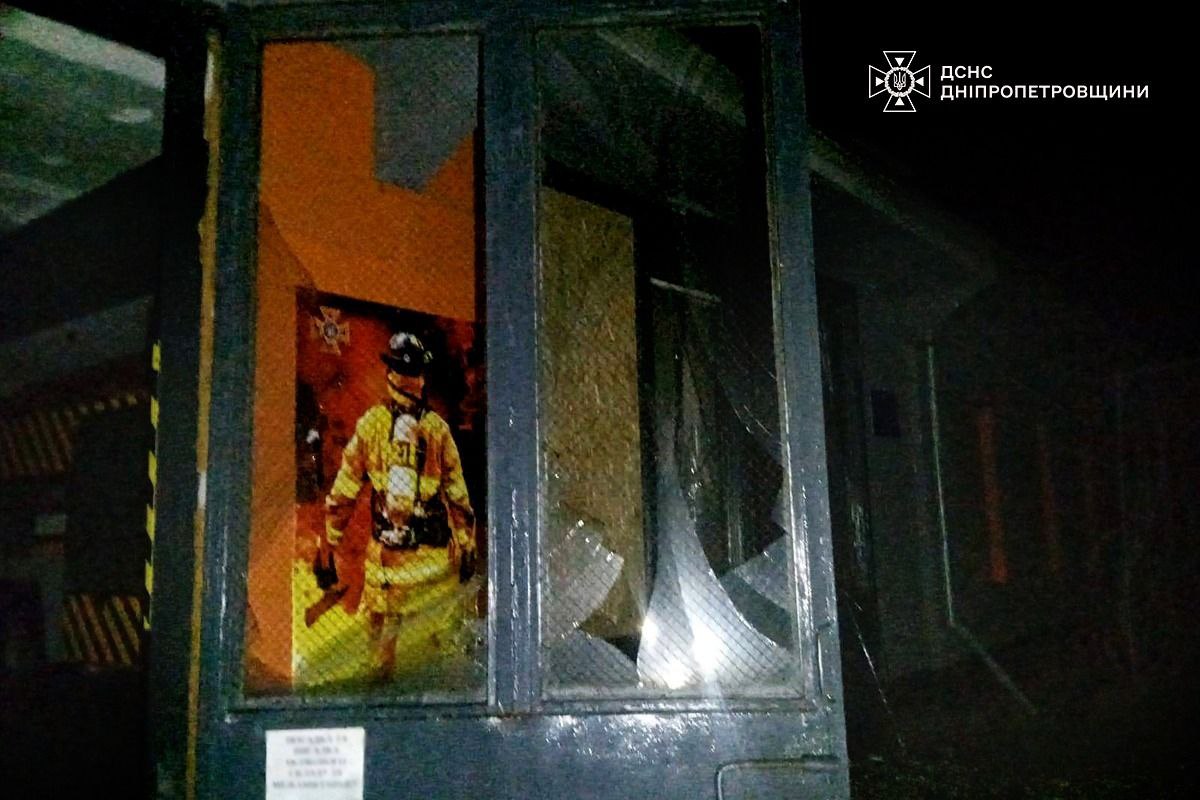 Дніпропетровщина: ворог пошкодив пожежну частину фото 4