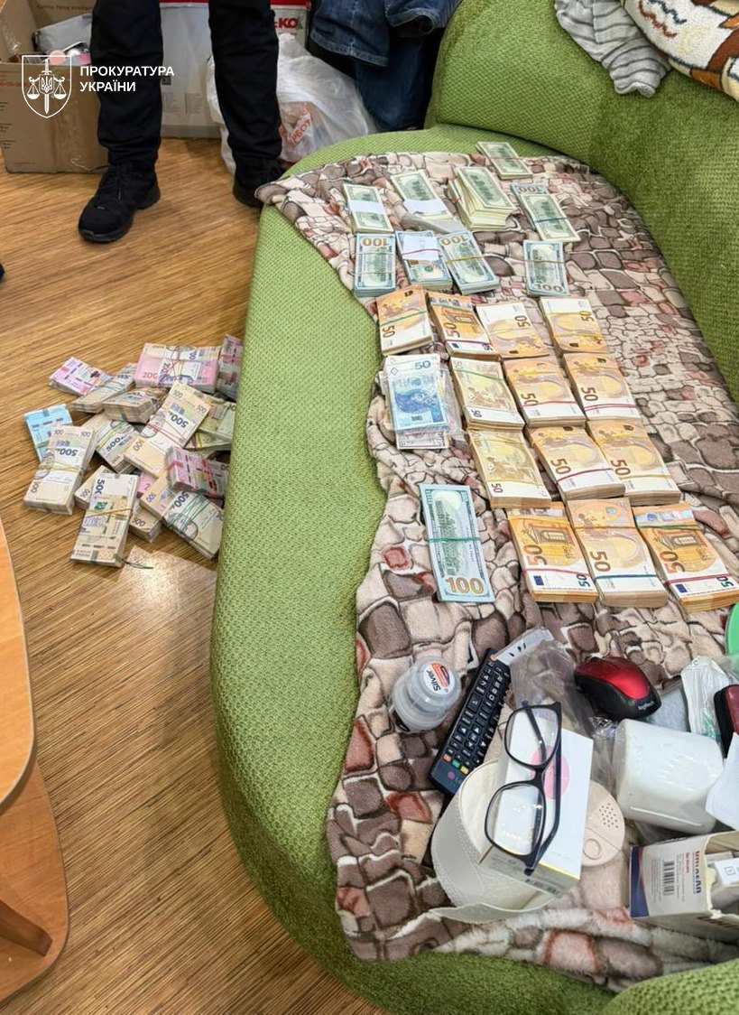 На Дніпропетровщині викрито мільйонні оборудки на будівництві фортифікацій фото 1