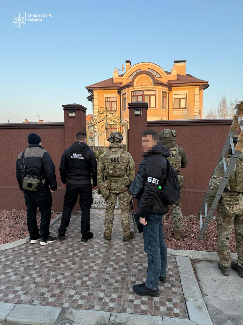 На Дніпропетровщині викрито мільйонні оборудки на будівництві фортифікацій фото 2