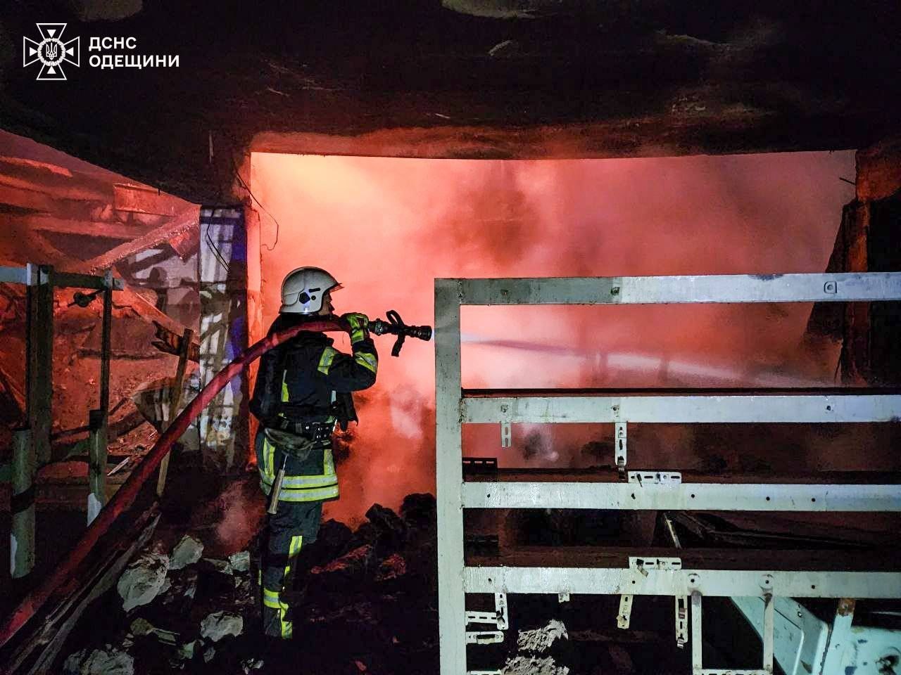 Одещина: РФ масовано атакувала портову інфраструктуру фото 2