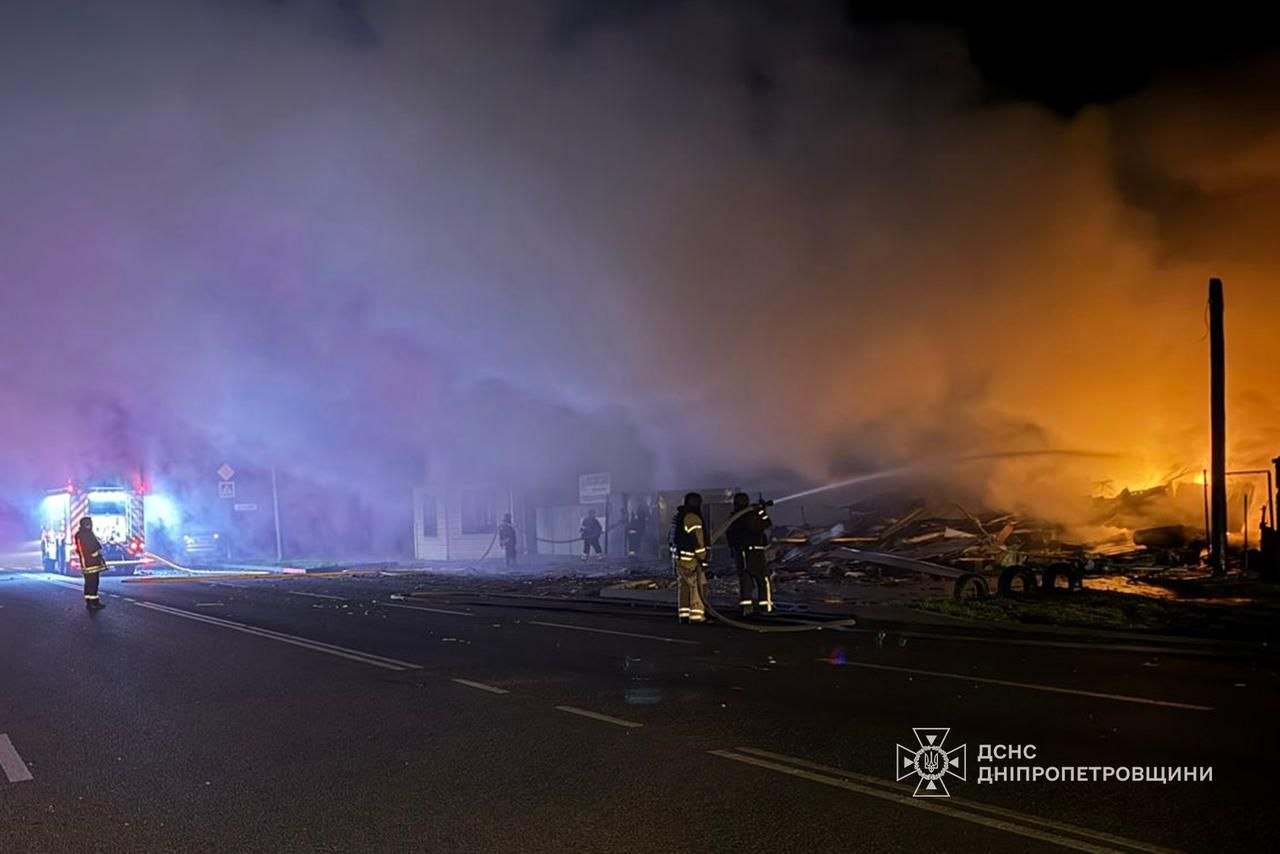 Росіяни обстріляли три райони Дніпропетровщини: є поранені фото 1