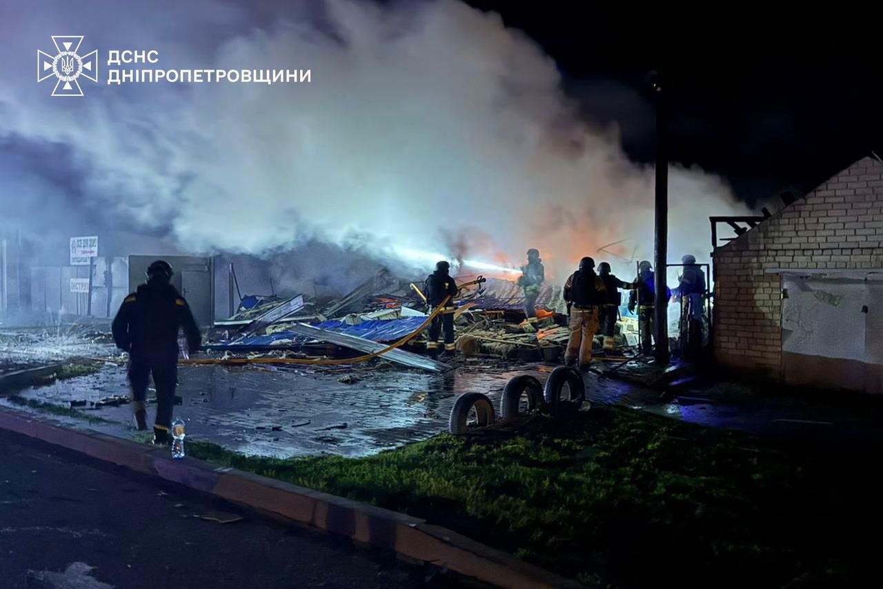 Росіяни обстріляли три райони Дніпропетровщини: є поранені фото 2